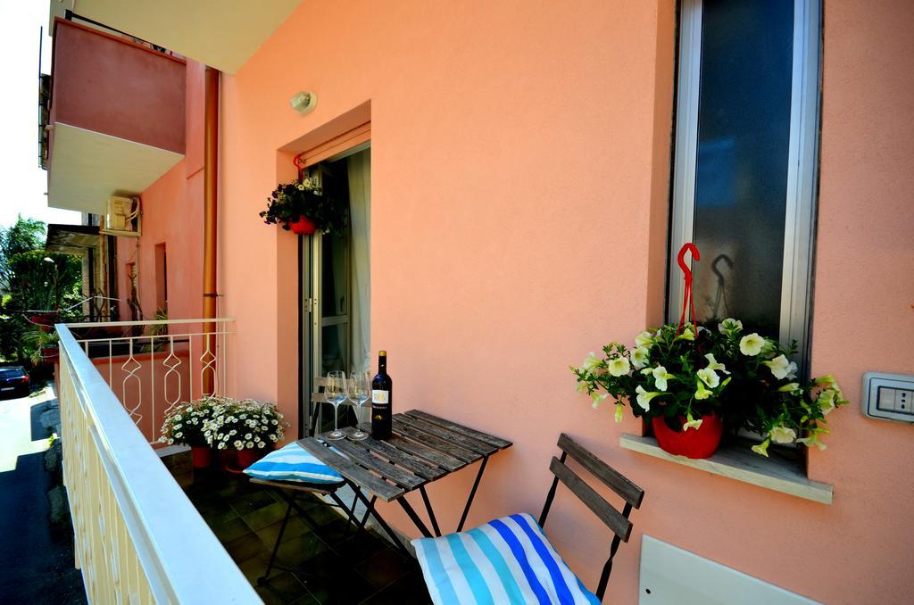 Naxos Sea Holiday Apartments 지아르디니낙소스 외부 사진